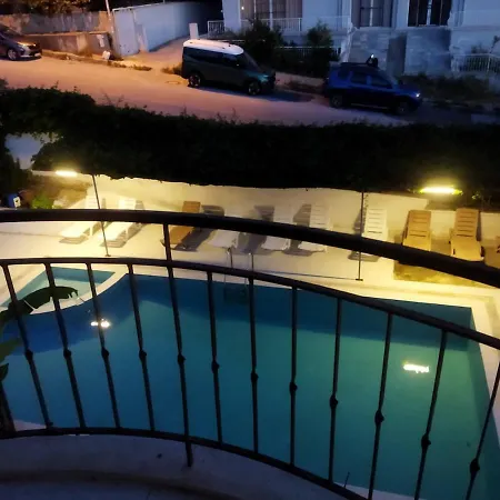 Luxury With Full Sea Views, Only 100 Meters From The Sea 쿠사다시