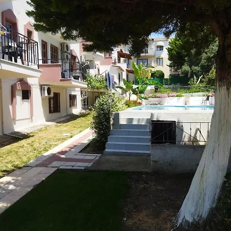 Luxury With Full Sea Views, Only 100 Meters From The Sea 아파트 *